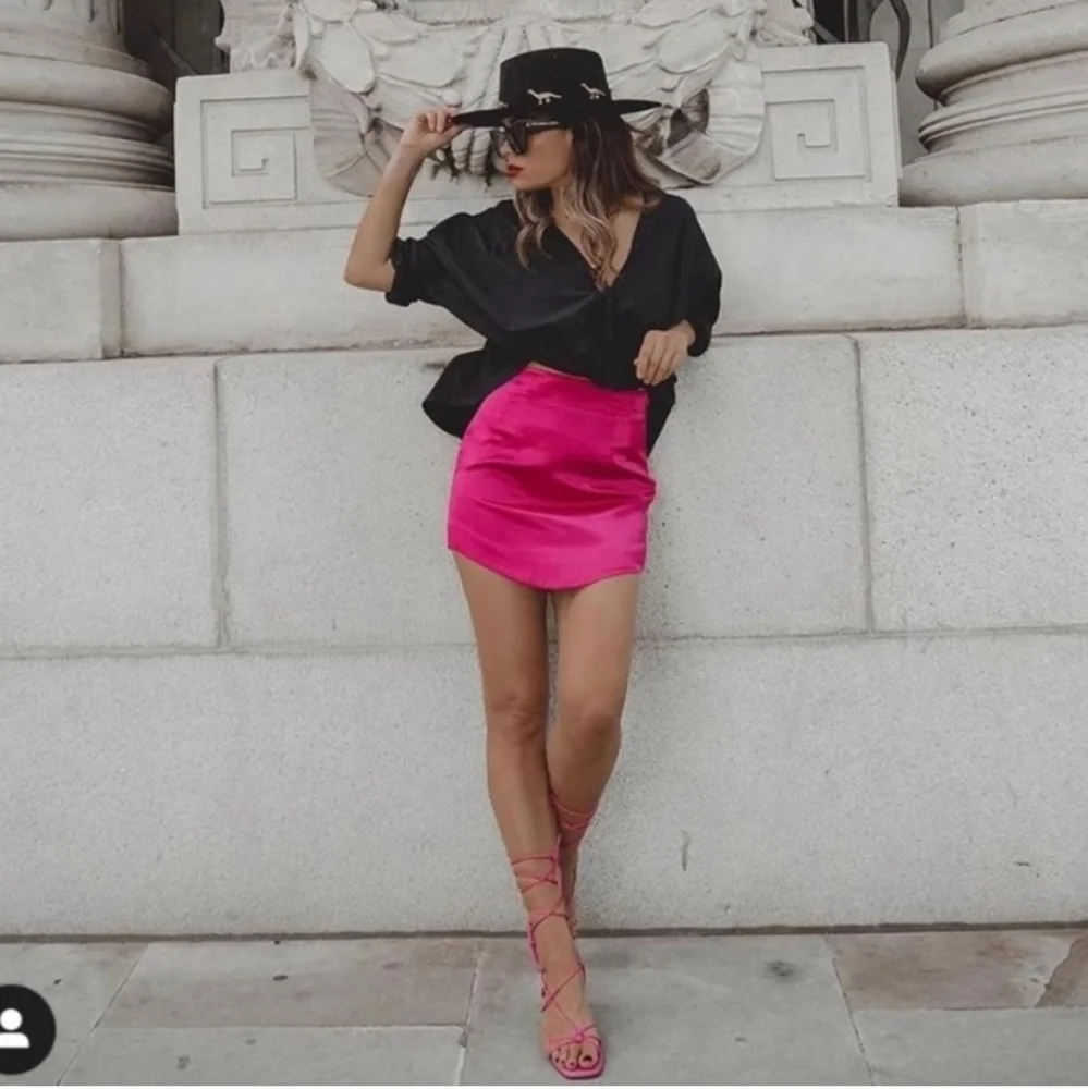ZARA * PINK SATIN EFFECT MINI SKIRT - Picture 1 of 12